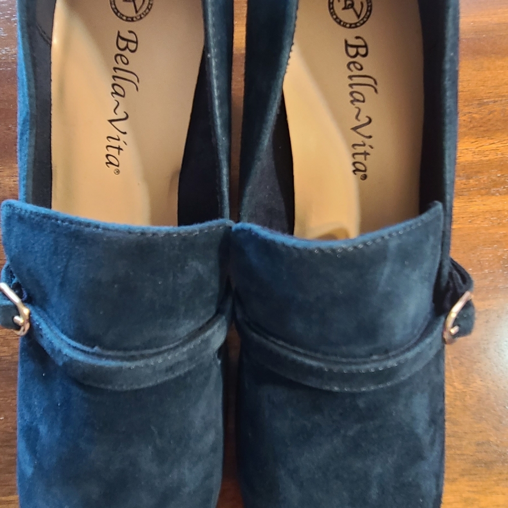 Bella Vista shoes printing is only in one of the shoe's bottom